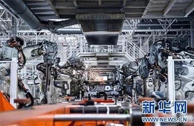 在吉林长春中国第一汽车集团有限公司红旗繁荣工厂焊装车间内,焊装
